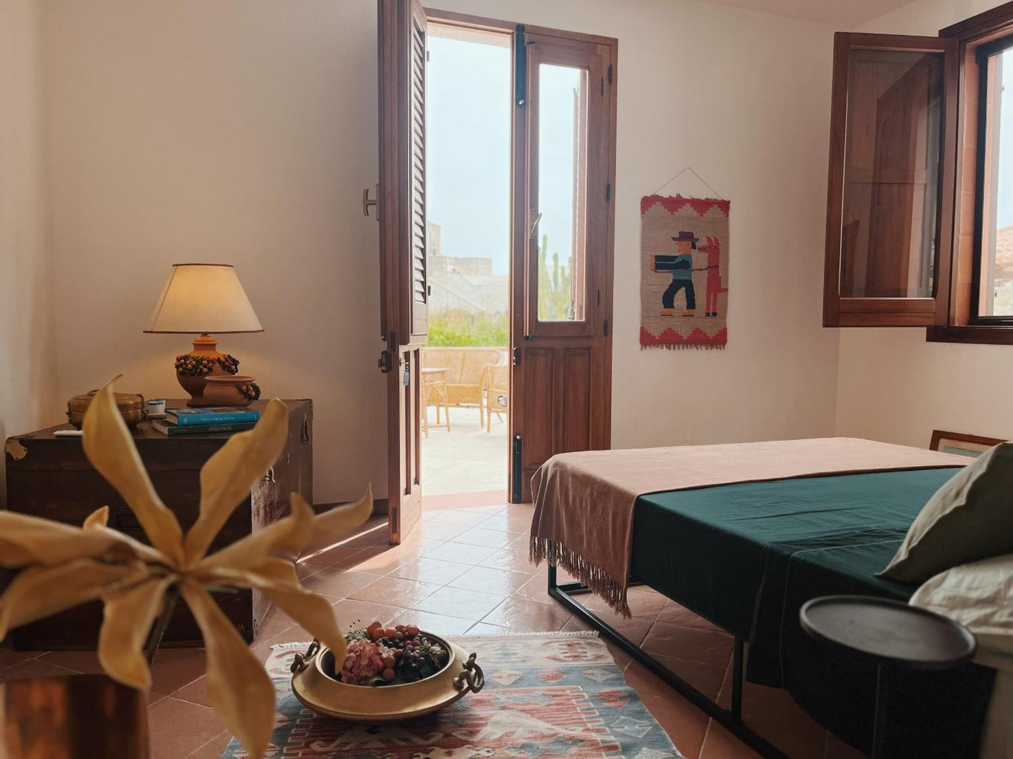 Il Cactus: Una Piccola Oasi In Paese ファヴィニャーナ エクステリア 写真