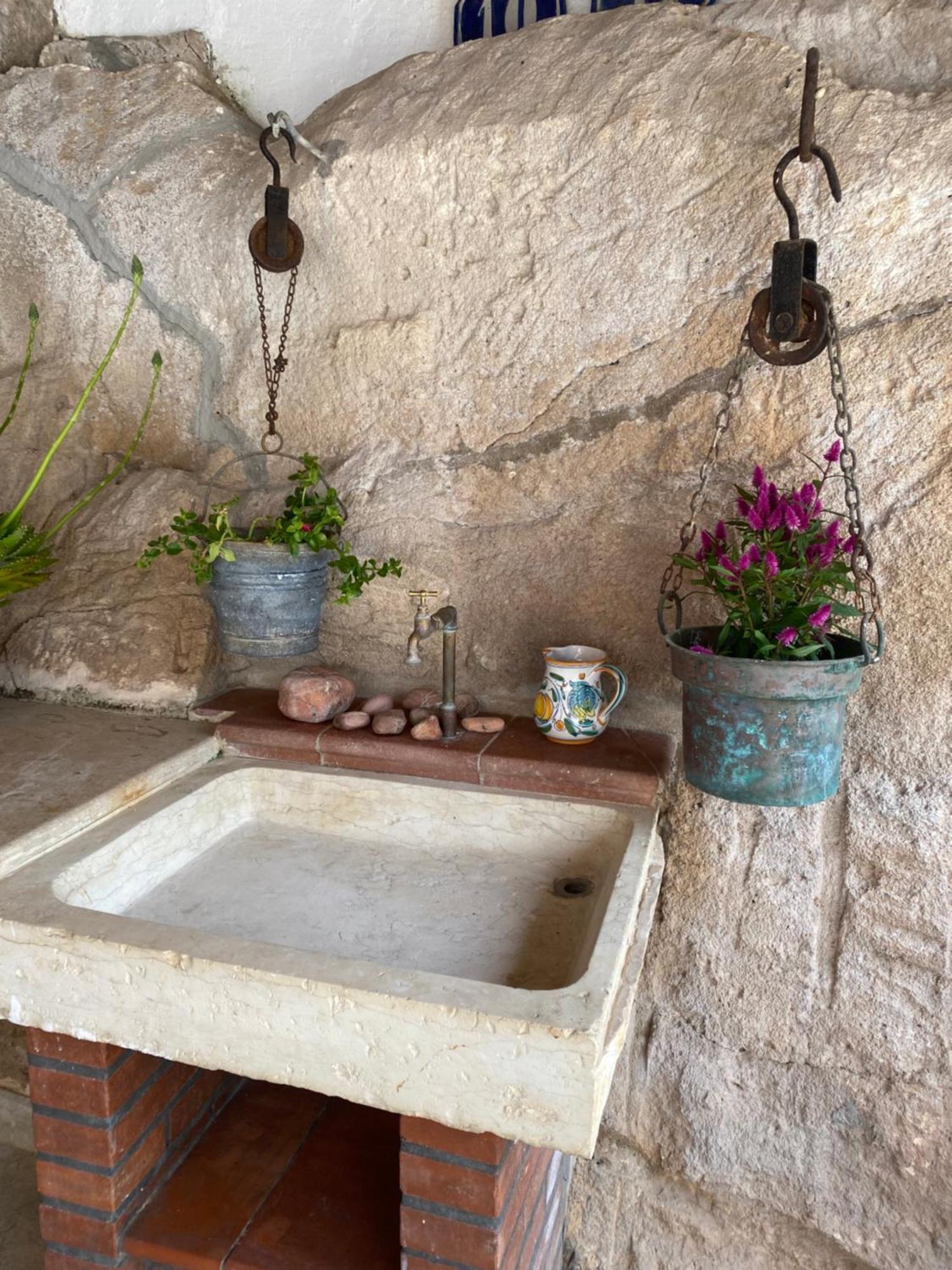 Il Cactus: Una Piccola Oasi In Paese ファヴィニャーナ エクステリア 写真